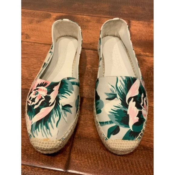 Burberry Light Green Tropical Print Espadrilles Flats, Size 6 (US) 36 (EUR) - Picture 1 of 9